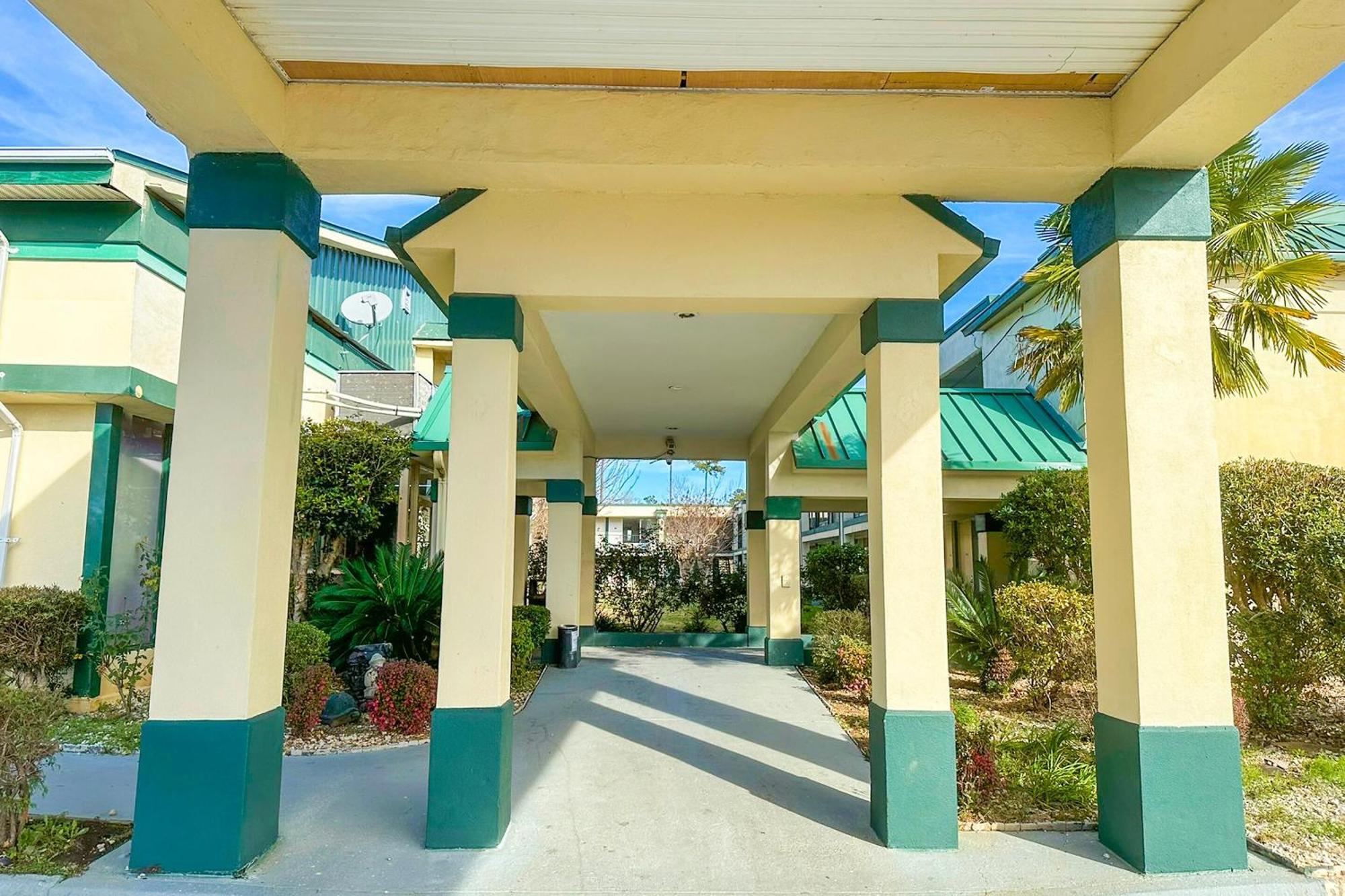Super Inn & Suites By Oyo Milledgeville Exterior photo