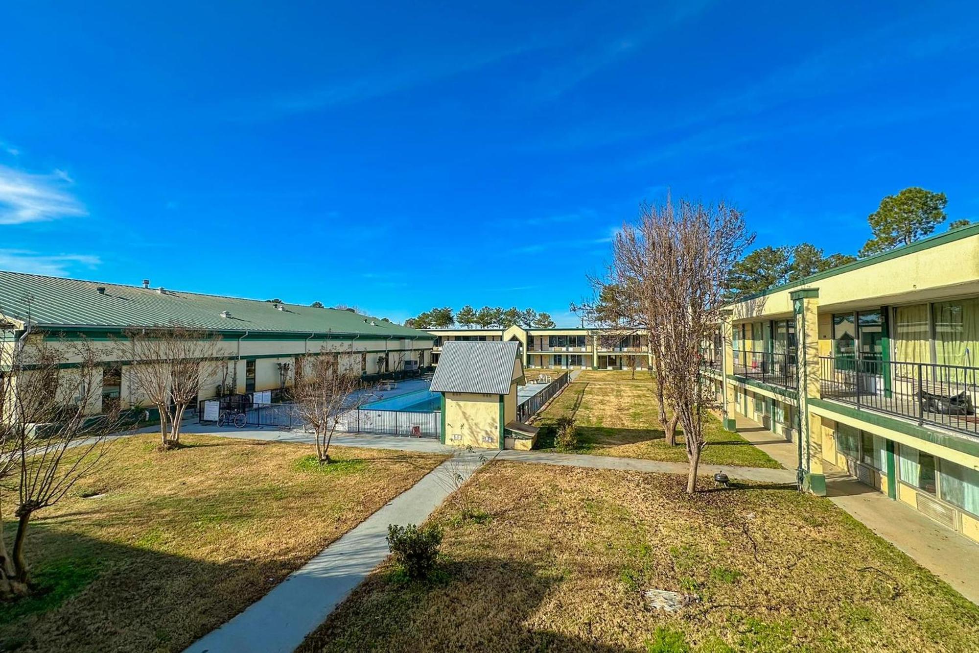 Super Inn & Suites By Oyo Milledgeville Exterior photo